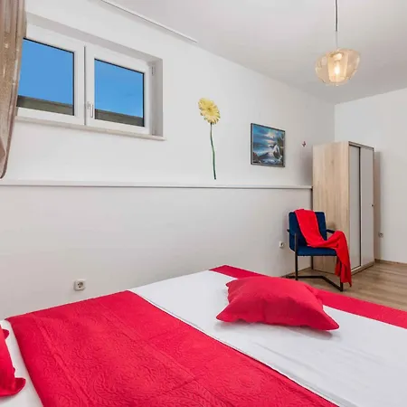 Two-bedroom In Ii Apartment *